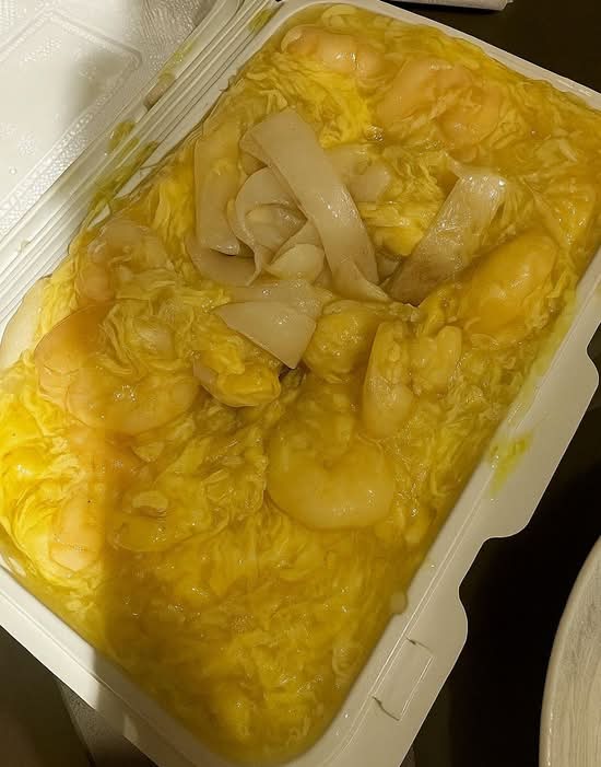 Swirl Egg and Shrimps Fried Rice Noodle 滑蛋蝦仁炒河